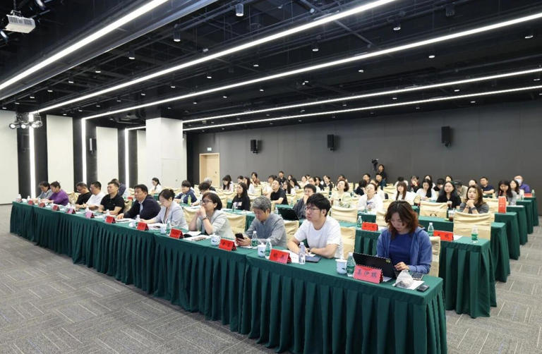 足球攻略周日021德甲焦点战：沙尔克04对决埃尔沃斯贝格，独家推荐